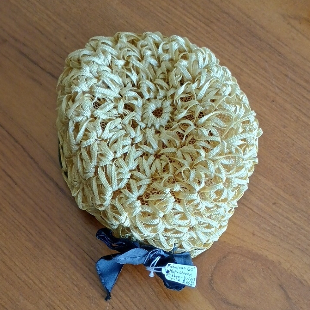 60's Women's Woven Straw Style Ribbon Pillbox Hat with Velvet Black Bow/Trim - Picture 2 of 6